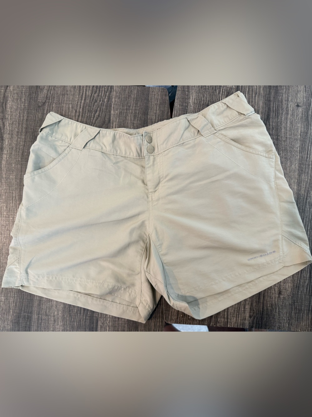 Columbia Women’s Light Khaki Shorts Hiking Cargo Utility Boating Fishing Casual